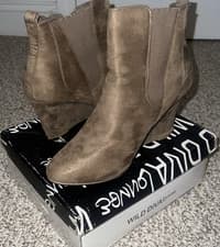 Wild Diva Lounge Brown Suede Ankle Wedge Bootie Women’s Size 9 Pull On Elastic