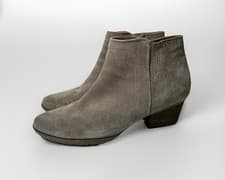 Blondo Womens Suede Taupe Booties Size 9M Side Zip Waterproof Stack Block Heel